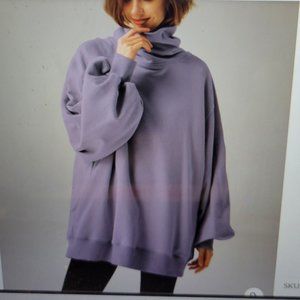 Oversized  turtleneck sweatshirt